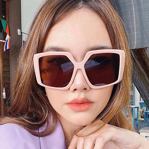 Fashion Oversized Square Sunglasses For Women With Hollow Wave Metal Temples UV400 Protection Trendy Gradient Lens