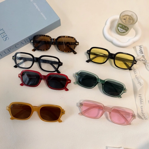 Vintage Square Sunglasses UV400 Protection Oversized Resin Frame Fashion Eyewear Rivet Decoration Unisex