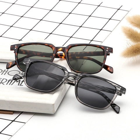 Square Frame Sunglasses UV400 Protection PC Frame Retro Fashion Rivet Decor Mirror Lenses Unisex Eyewear Trendy