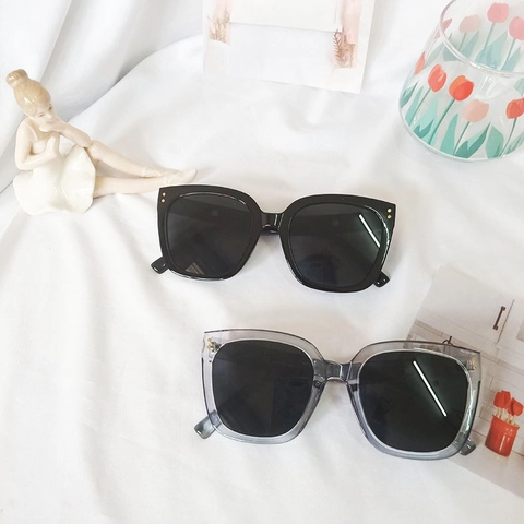 Fashion Square Oversized Sunglasses Retro UV400 Protection Plastic Frame Metal Rivets For Women Men