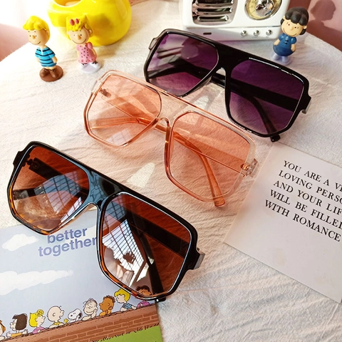 Oversized Square Sunglasses Vintage Large Frame UV400 Protection Fashion Shades For Women Men Plastic Gradient Lens
