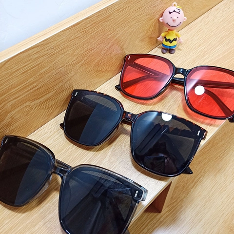 Retro Square Frame Sunglasses Vintage UV400 Protection Trendy Plastic Fashion Eyewear For Men And Women