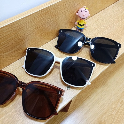 Retro Square Frame Sunglasses Vintage UV400 Protection Trendy Plastic Fashion Eyewear For Men And Women