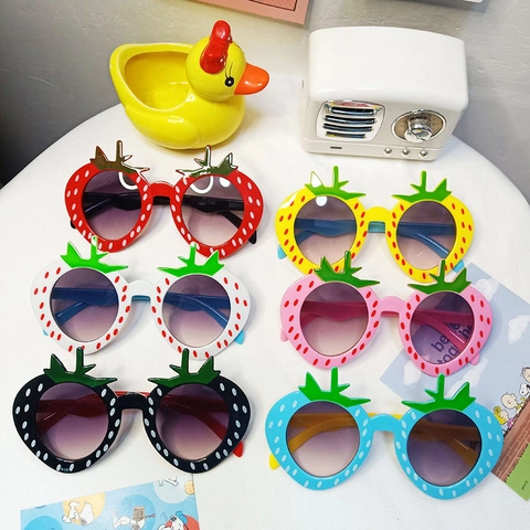 Kids Strawberry Sunglasses Cartoon Fruit Shape UV400 Fashion Party Eyewear Plastic Cute Frames For Boys Girls