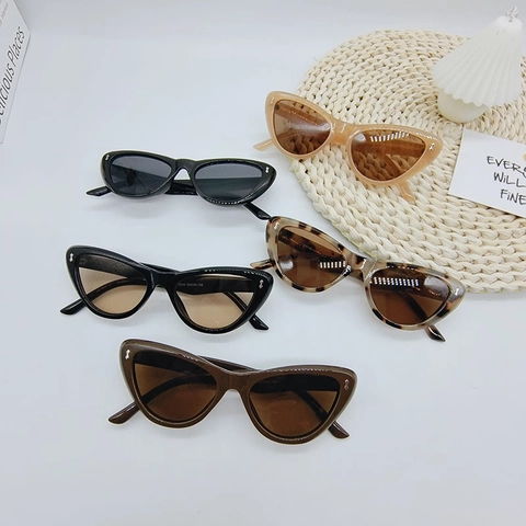 Occhiali Da Sole Cat Eye Vintage Montatura Grande UV400 Tendenza Esterno Spiaggia Moda Donna Decoro Metallo