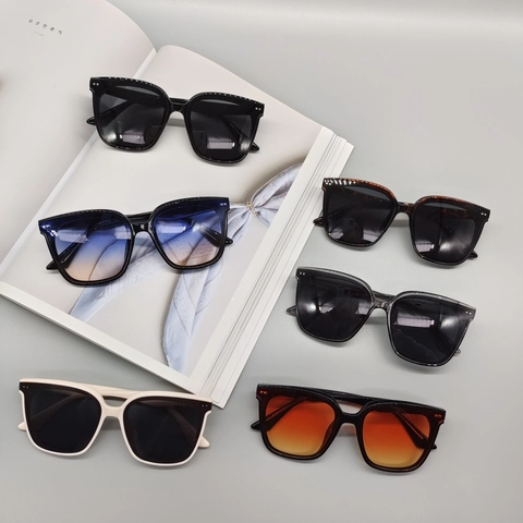 Fashionable Oversized Square Sunglasses Retro Rivet Frame UV Protection Trendy Travel Outdoor Eyewear For Women Men