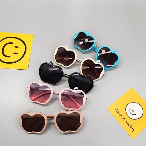 Kids Sunglasses Cute Apple Shaped Cartoon UV400 Protection Plastic Frame With Metal Bridge Outdoor Eyewear Boys Girls