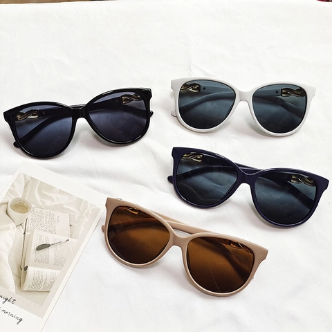 Damen Mode Sonnenbrille Großer Rahmen UV400 Schutz Brille Metall Twist Detail Chic Outdoor Vintage Brille