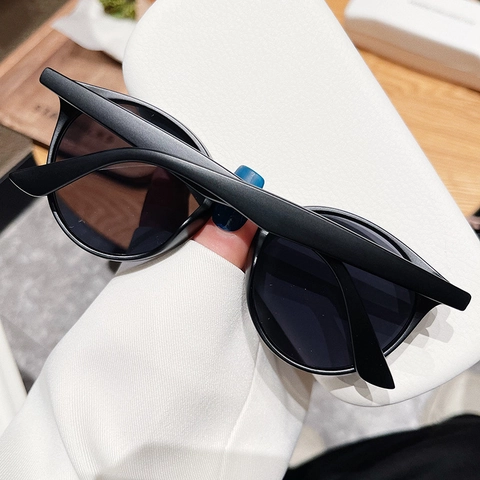 Round Frame Sunglasses Retro Rivet UV400 Protection Fashion Minimalist Outdoor Travel Eyewear Women Men PC