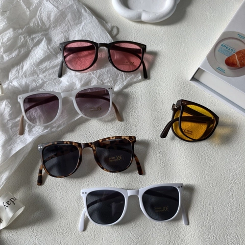 Kids Foldable Sunglasses UV400 Protection Square PC Frame Retro Fashion Eyewear For Boys Girls Outdoor