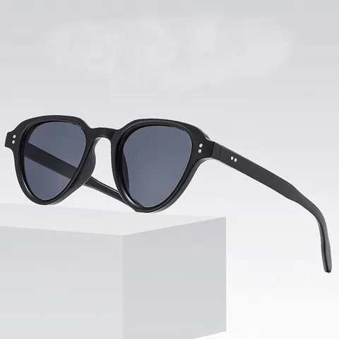 Retro Square Sunglasses UV400 Protection PC Frame Rivet Fashion Eyewear For Men Women Outdoor Daily Use