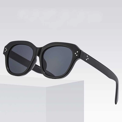 Retro Square Sunglasses Oversized PC Frame UV400 Protection Rivet Decor Fashion Eyewear Unisex