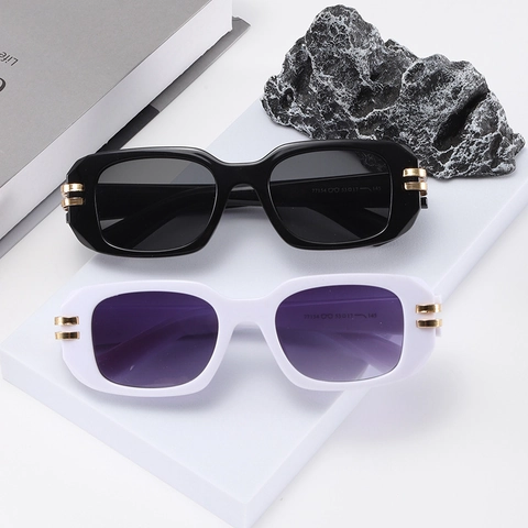 Retro Rectangular Sunglasses UV400 Protection PC Frame Golden Metal Hinge Luxury Fashion Eyewear For Women