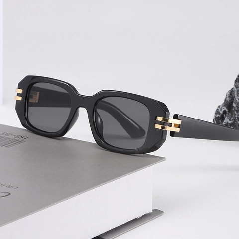 Retro Rectangular Sunglasses UV400 Protection PC Frame Golden Metal Hinge Luxury Fashion Eyewear For Women