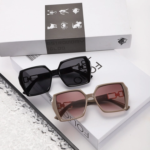 Sunglasses Oversized Square PC Frame UV400 Protection Gradient Lenses Hollow Metal Chain Temples Fashion For Women