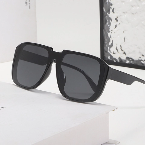 Square Oversized Sunglasses Retro UV400 Protection PC Frame Fashionable Modern Eyewear For Men And Women Outdoor Driving