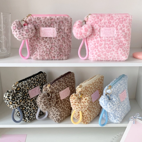 Leopard Print Plüsch Kosmetiktasche Kunstpelz Make-up Beutel Mit Herzanhänger Tragbarer Reise Kulturbeutel Für Frauen
