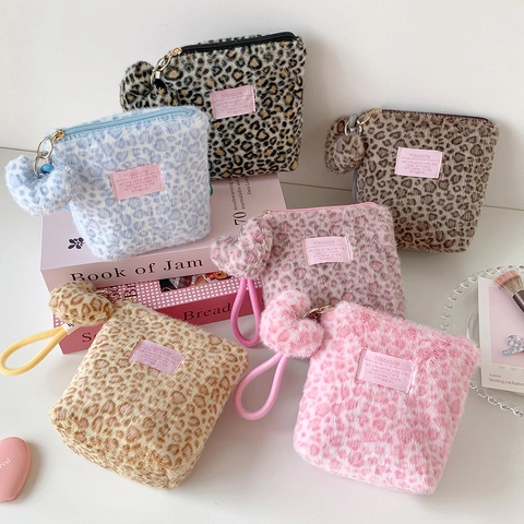 Leopard Print Plüsch Kosmetiktasche Kunstpelz Make-up Beutel Mit Herzanhänger Tragbarer Reise Kulturbeutel Für Frauen