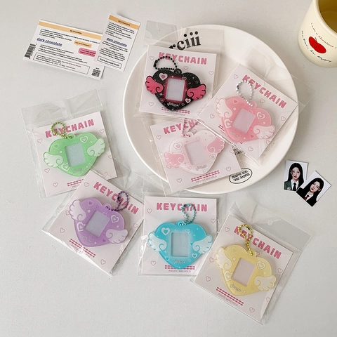 Herzförmiger Fotokartenhalter Schlüsselanhänger Acryl Engelsflügel Glitzer Idol Fotokartenschutz Für Tasche Student Süß