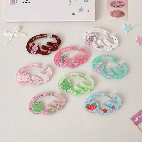 Kawaii Acryl Karabiner Schlüsselanhänger Engel Flügel Herz Erdbeere Kleeblatt Muster Rucksack Dekoration Haken Für Damen Mädchen Student Geschenk