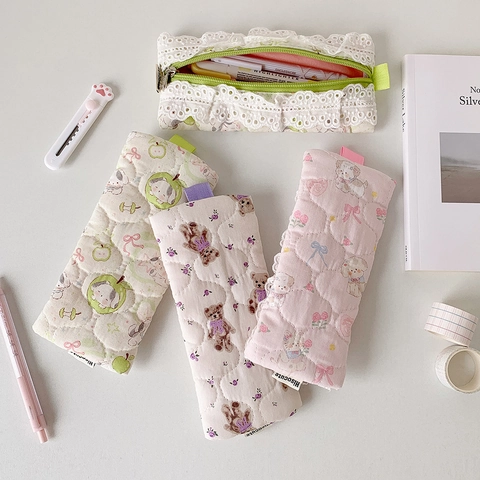 Schattig Bloemen Etui Gewatteerde Stof Met Kantrand Rits Draagbare Opbergtas Voor Briefpapier Studenten
