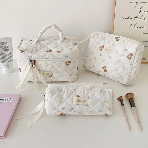 Schattige Cartoon Beer Gewatteerde Cosmetische Tas Voor Vrouwen Reizen Grote Capaciteit Polyester Katoen Make-Up Organizer Briefpapier Opbergtas Rits