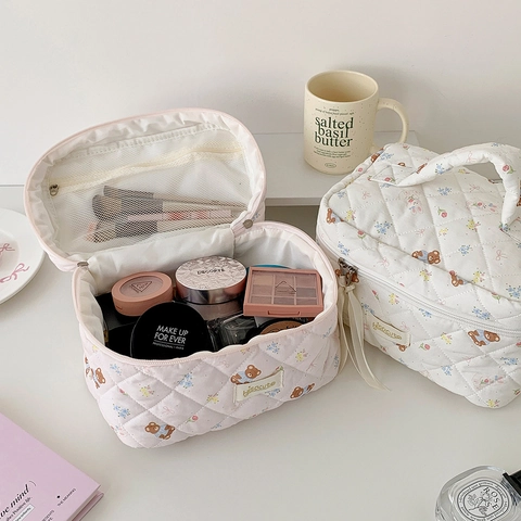 Schattige Cartoon Beer Gewatteerde Cosmetische Tas Voor Vrouwen Reizen Grote Capaciteit Polyester Katoen Make-Up Organizer Briefpapier Opbergtas Rits