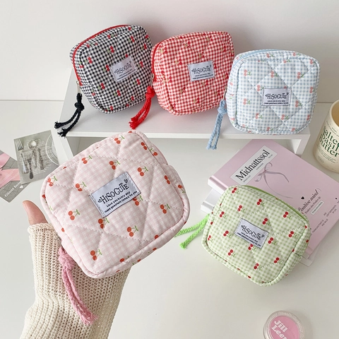 Süße Gesteppte Baumwolle Kirschmuster Gingham Aufbewahrungstasche Tragbare Damenbinden Organizer Kosmetik Tasche Für Damen