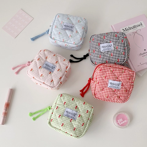 Süße Gesteppte Baumwolle Kirschmuster Gingham Aufbewahrungstasche Tragbare Damenbinden Organizer Kosmetik Tasche Für Damen