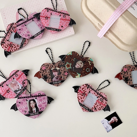 Llavero De Soporte Para Fotos De Acrílico En Forma De Corazón Con Alas De Murciélago Estampado De Leopardo Adorno De Bolsa