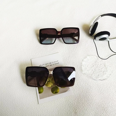 Oversized Square Sunglasses PC Frame Resin Lens UV400 Protection Retro Fashionable Trendy Eyewear For Men Women