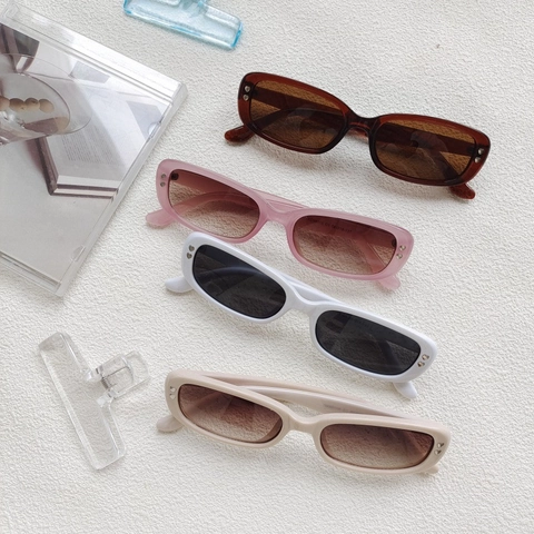 Women Square Sunglasses Retro Y2K Rectangular Eyewear With Metal Heart Rivets UV400 Protection Trendy Travel Fashion