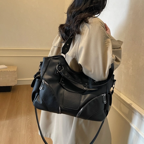 Large Capacity PU Leather Shoulder Bag Lychee Pattern Star Rivet Multi Pocket Motorcycle Style Retro Crossbody Tote Women