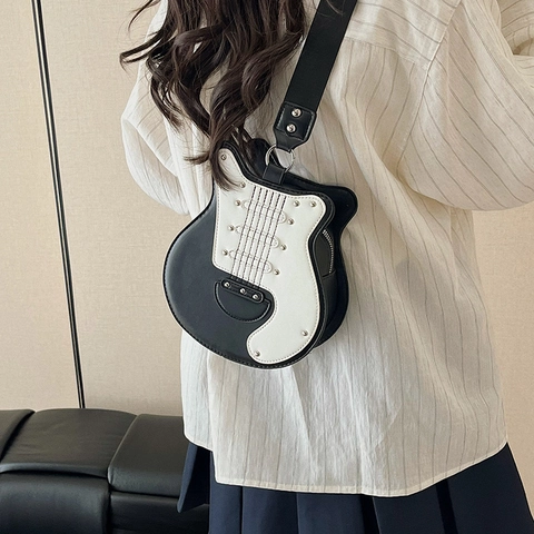 Borsa Tracolla Forma Chitarra Pelle PU Con Borchie Tracolla Larga Regolabile Stile Rock Borsa Donna