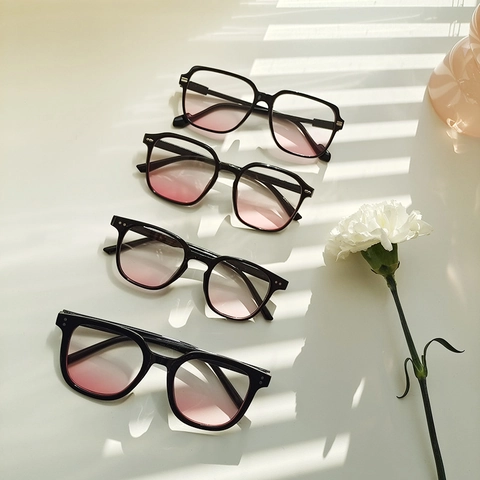 Fashion Square Sunglasses Women UV400 Protection Gradient Pink Lenses Black Resin Frame Retro Oversized Eyewear