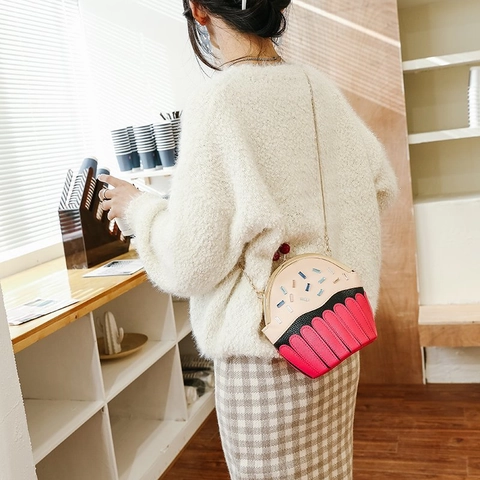 Τσάντα Χιαστί Σε Σχήμα Cupcake Για Γυναίκες Δέρμα PU Patchwork Πρωτότυπη Γλυκιά Τσάντα Ώμου Χάντρα Κεράσι Μεταλλική Αλυσίδα