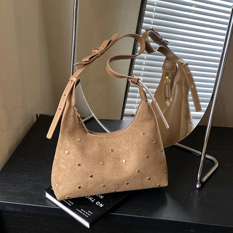 Vintage Suède Onderarmtas Voor Dames Gouden Klinknagels Diamantpatroon Verstelbare Riem Strik Retro Schoudertas