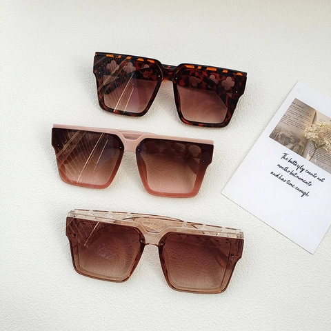 Square Sunglasses Oversized Resin Frame PC Gradient Lens UV400 Protection Hollow Clover Design Retro Fashion For Women Men
