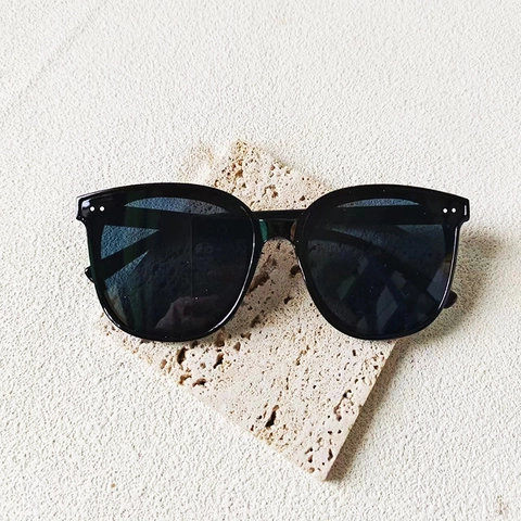 Fashion Square Sunglasses UV400 Protection Retro Large Frame Sun Glasses For Men Women Travel Resin Frame PC Lens Rivet