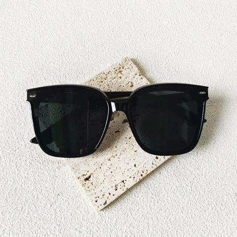 Fashion Square Sunglasses UV400 Protection Retro Large Frame Sun Glasses For Men Women Travel Resin Frame PC Lens Rivet