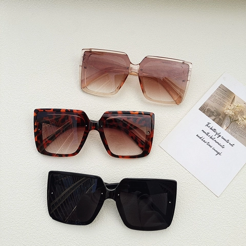 Women Oversized Square Sunglasses Vintage Fashion UV400 Protection Resin Frame PC Gradient Lens Versatile Outdoor Eyewear