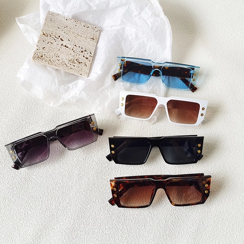 Fashion Square Sunglasses Large Frame Retro UV400 Protection Plastic Frame Metal Decor Trendy Oversized Eyewear For Men Women