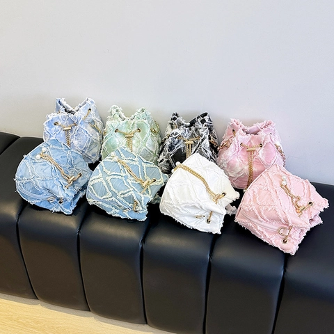 Borsa A Secchiello Da Donna Denim Sfilacciato Rombi Trapuntati Coulisse Moda Nicchia Catena Dorata Decorazione Künstliche Perle Estate