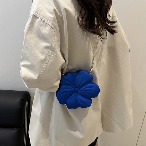 3D Flower Shaped Crossbody Bag Acrylic Matte Floral Evening Purse With Gold Metal Chain Strap Elegant Banquet Handbag