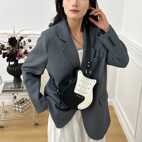 Sac À Bandoulière Créatif En Forme De Guitare Cuir PU Rivet Musical Mode Sac À Épaule Pour Femmes Design Unique