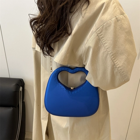 Heart Shaped Handbag Matte PU Leather Gold Chain Shoulder Bag Evening Clutch For Women Fashionable