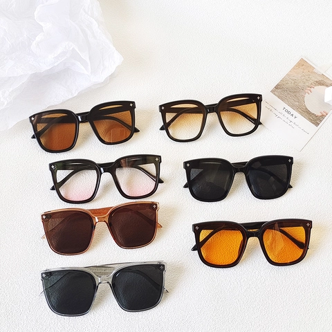Oversized Square Sunglasses Women UV400 Protection Retro Resin Frame Gradient Lens Star Rivet Decor INS Fashion