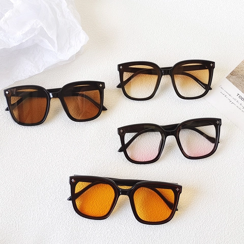 Oversized Square Sunglasses Women UV400 Protection Retro Resin Frame Gradient Lens Star Rivet Decor INS Fashion