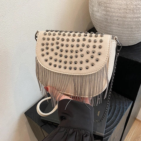 Damen Punk PU Leder Sattel Umhängetasche Mit Metallnieten Und Kettenquasten Fransen Schulterhandtasche Street Style