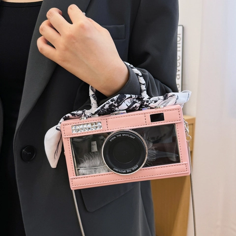 Sac à Épaule Créatif en Forme d'Appareil Photo pour Femme en Cuir PU Boîte Transparente Avec Poignée Foulard en Satin et Bandoulière Chaîne